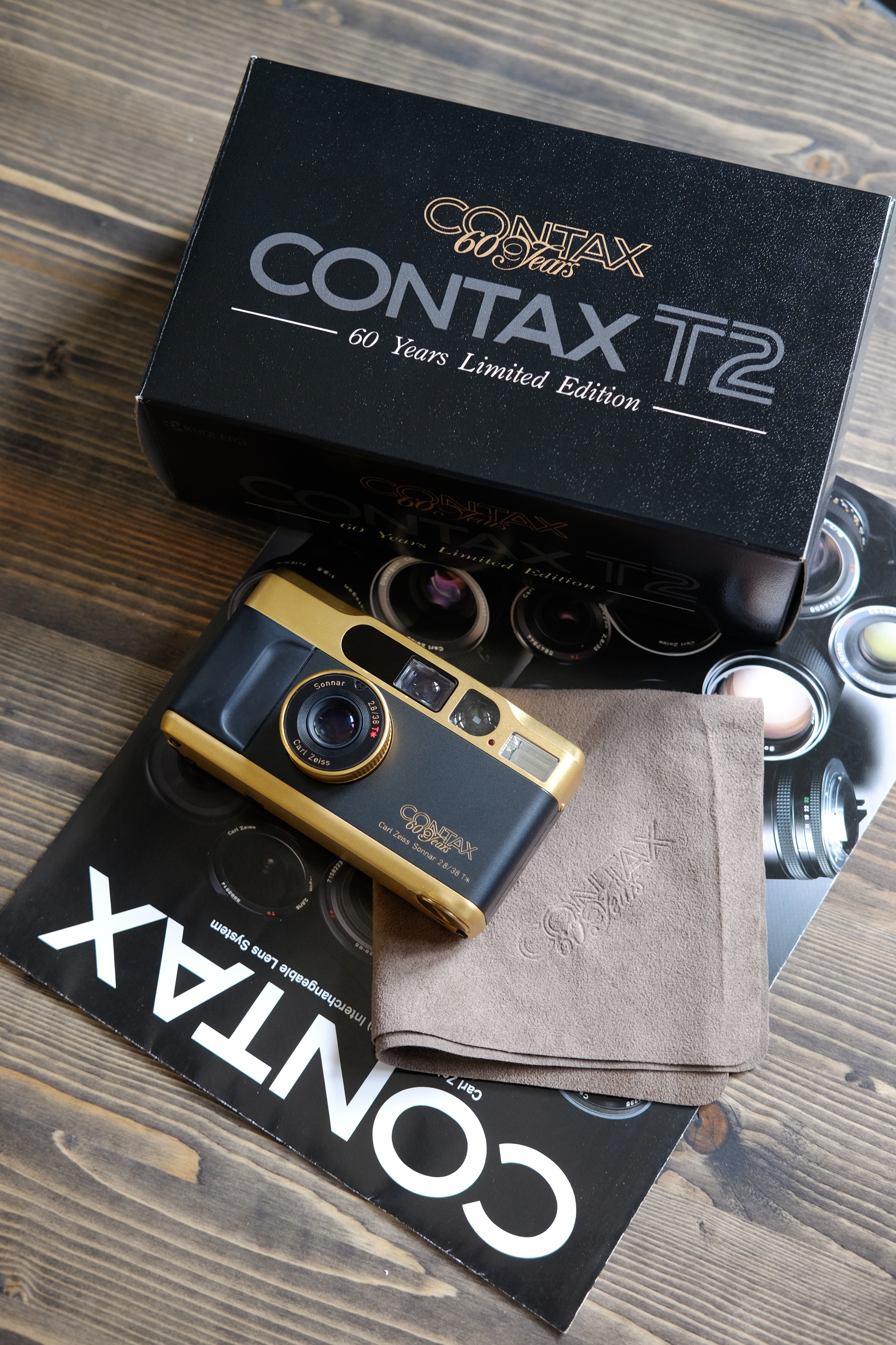CONTAX T2 GOLD 60 YEARS LIMITED EDITION - CONTAX - 自動相機